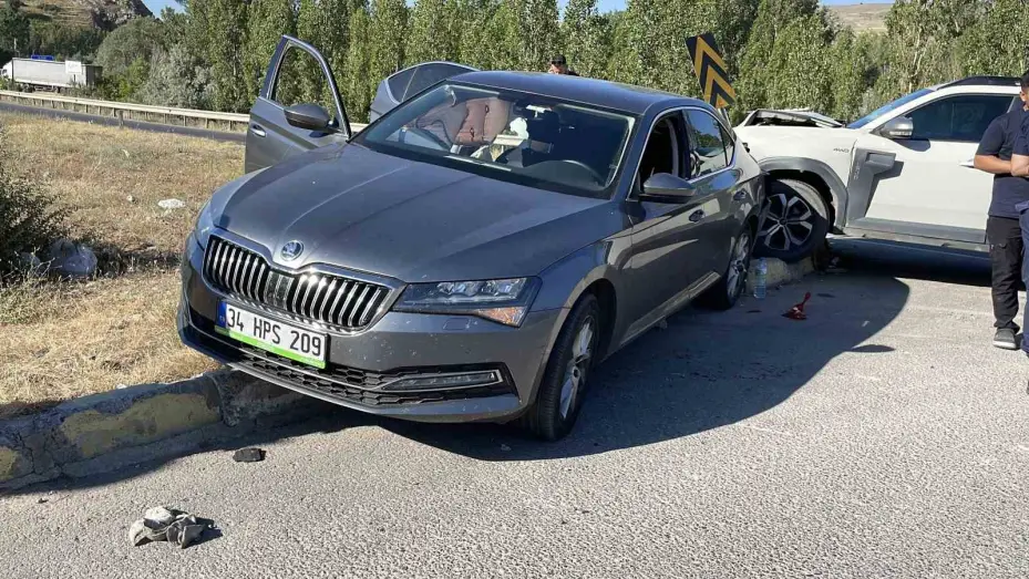 Seyir halindeki araca arkadan çarptı: 5 yaralı