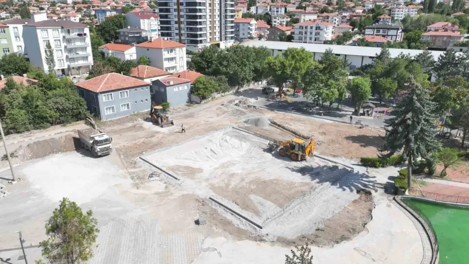 Ahmet Uslu Dutluk Parkı’nda yenileme çalışmaları başladı