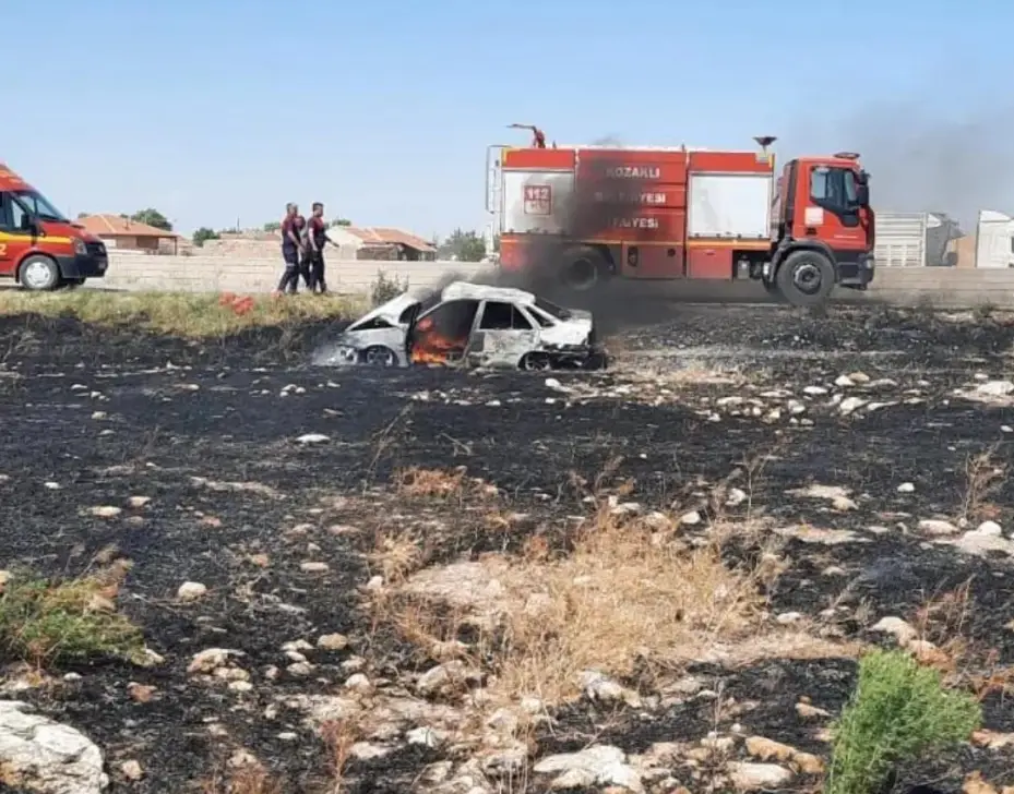 Kaza yapan otomobillerden biri alev aldı