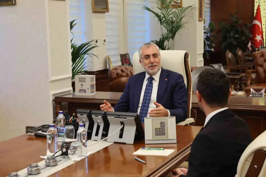 Bakan Işıkhan: "Kanser hastalarımızı yalnız bırakmadık, 5 yeni akıllı ilaç geri ödeme listesine alındı"