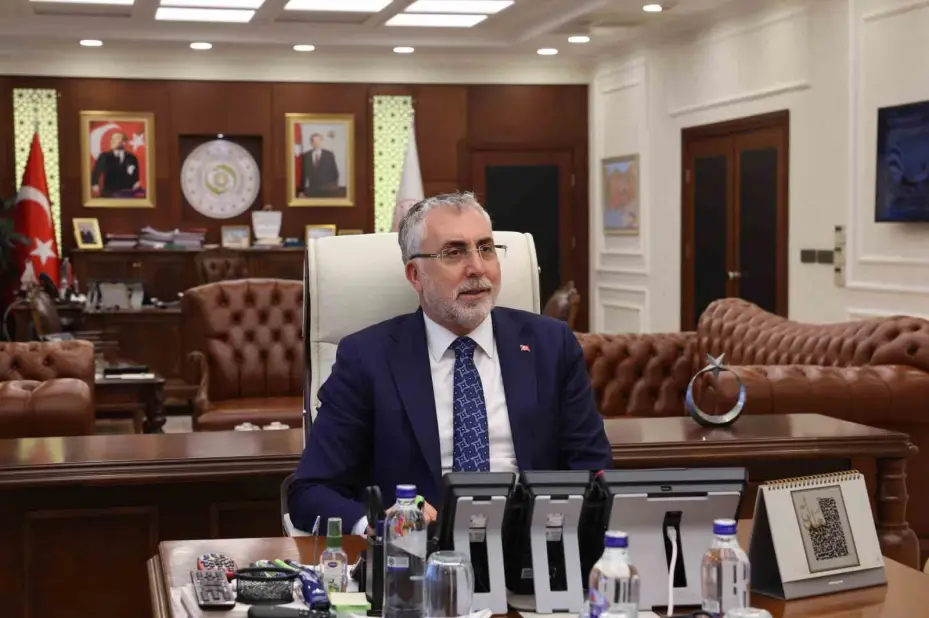Bakan Işıkhan: "Kanser hastalarımızı yalnız bırakmadık, 5 yeni akıllı ilaç geri ödeme listesine alındı"