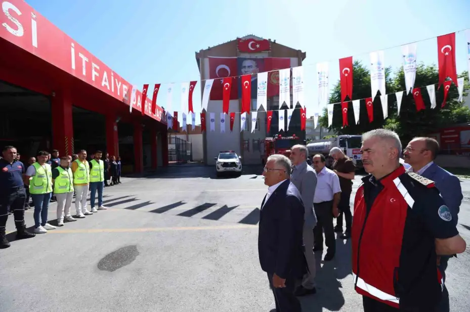 Başkan Büyükkılıç’tan itfaiye personeline: "İyi ki varsınız"