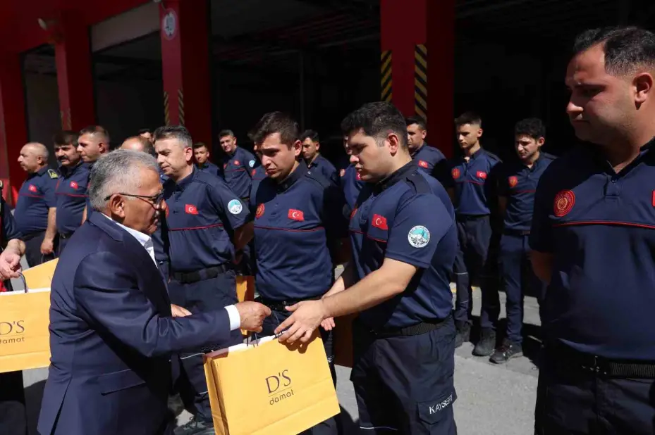 Başkan Büyükkılıç’tan itfaiye personeline: "İyi ki varsınız"
