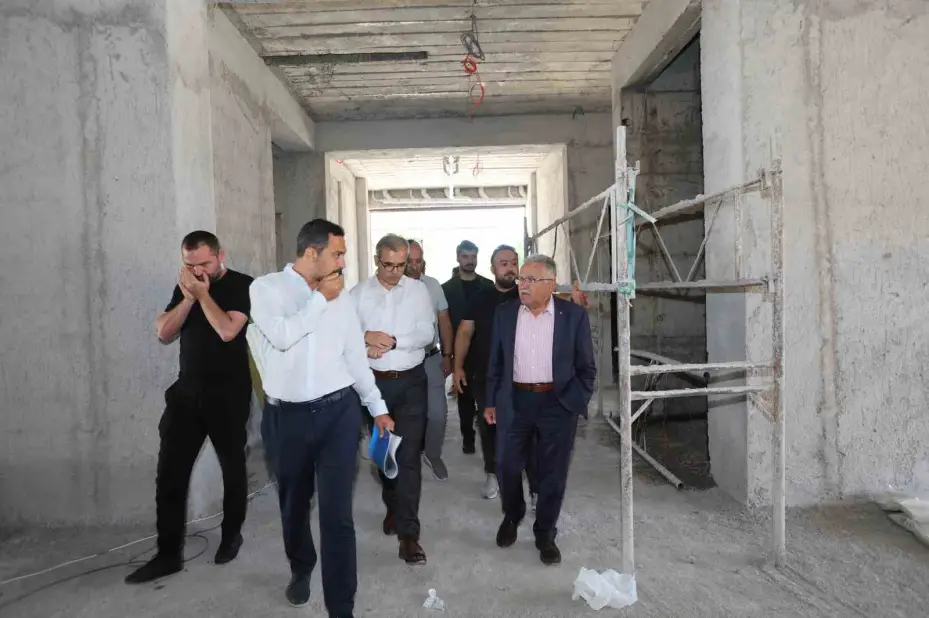 Başkan Büyükkılıç, Alzheimer Merkezi inşaatını inceledi
