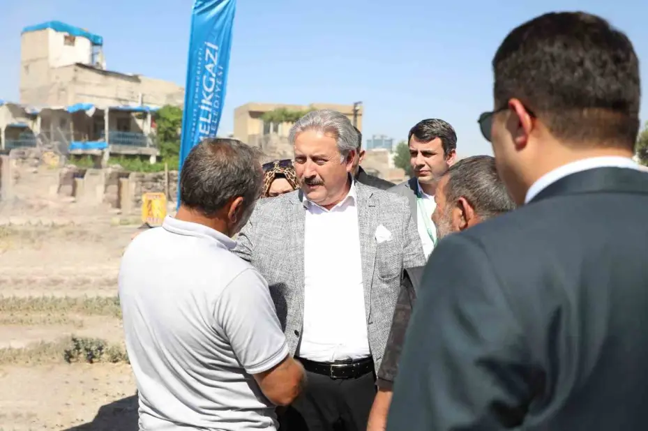 Melikgazi’de metruk 5 yapı yıkıldı