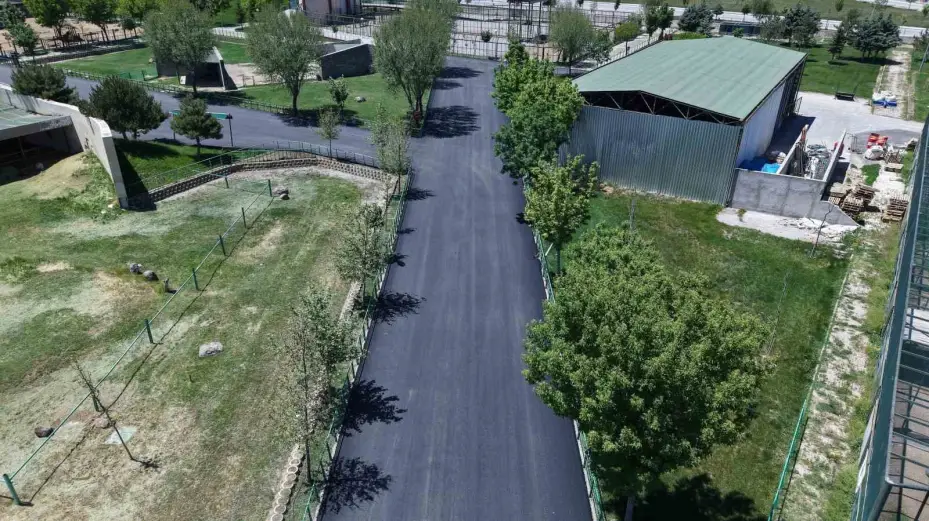 Hayvanat bahçesinde yürüyüş yolları yenilendi