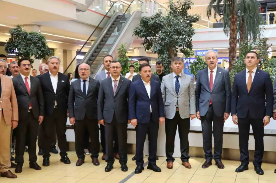 Hükümlü ve tutukluların el emekleri sergilendi