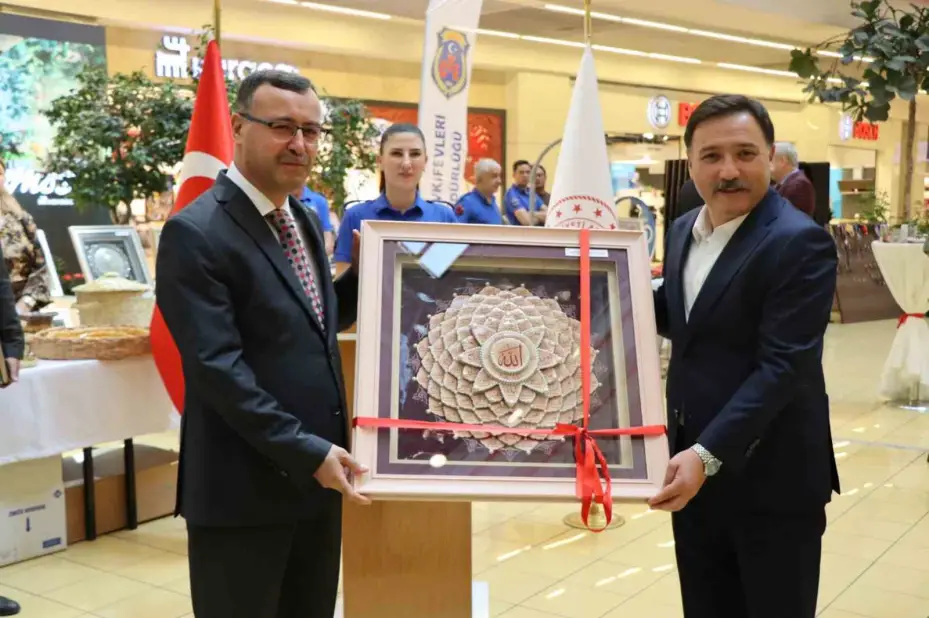 Hükümlü ve tutukluların el emekleri sergilendi