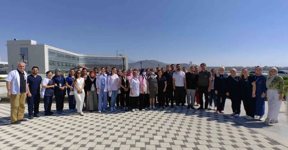 Lösemi hastası küçük çocuk, balonlarla taburcu oldu