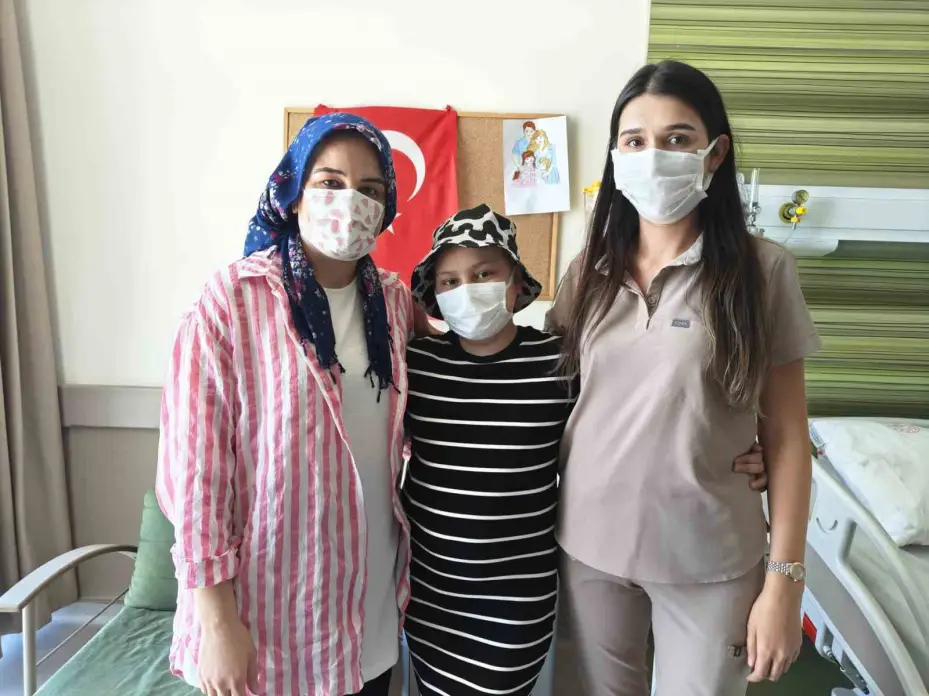 Lösemi hastası küçük çocuk, balonlarla taburcu oldu