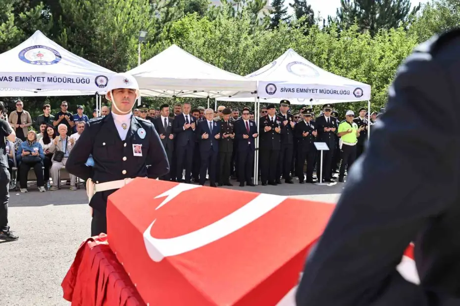 Sivas’ta vefat eden polis memuru için tören düzenlendi