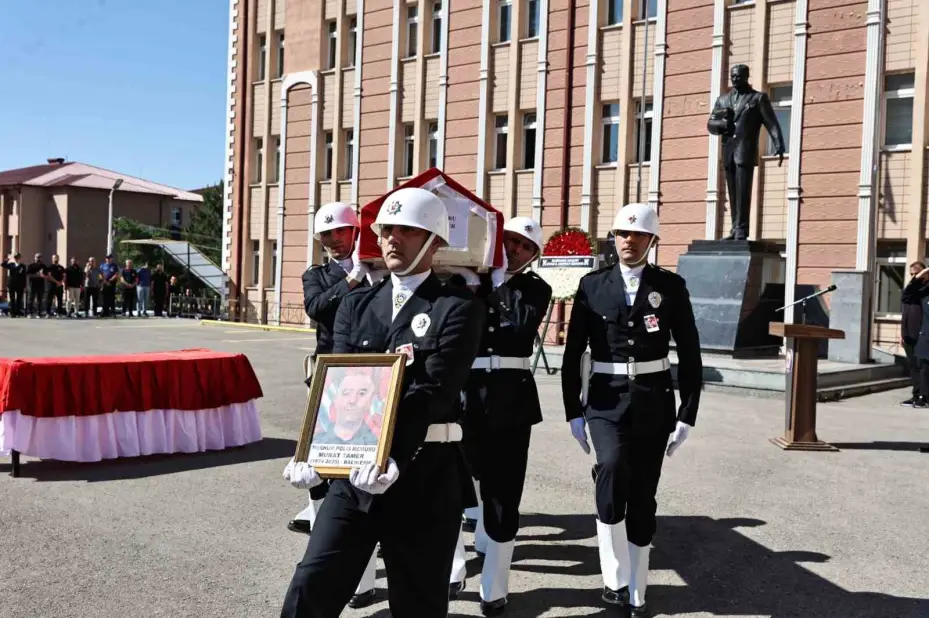 Sivas’ta vefat eden polis memuru için tören düzenlendi