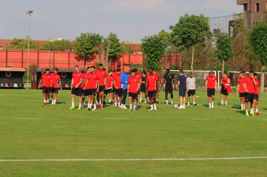 Gençlerbirliği, yeni sezon hazırlıklarını basına açtı
