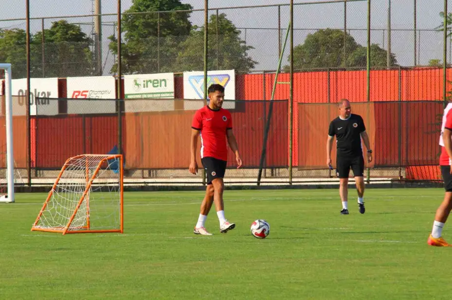 Gençlerbirliği, yeni sezon hazırlıklarını basına açtı