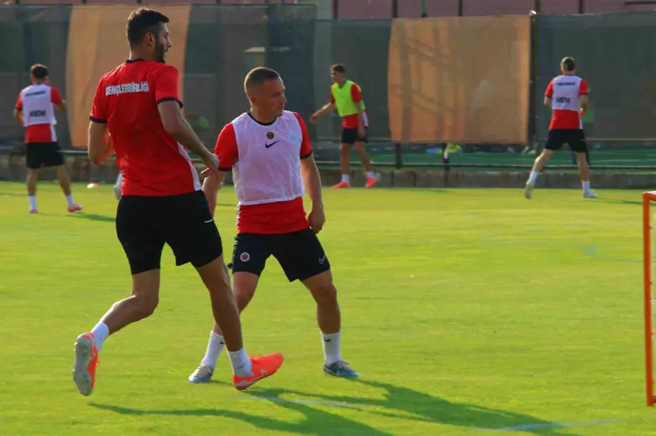Gençlerbirliği, yeni sezon hazırlıklarını basına açtı