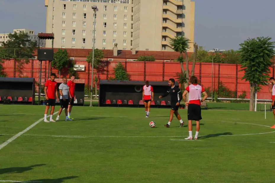Gençlerbirliği, yeni sezon hazırlıklarını basına açtı