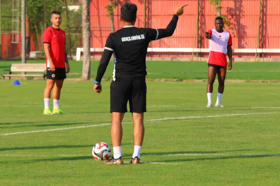 Gençlerbirliği, yeni sezon hazırlıklarını basına açtı