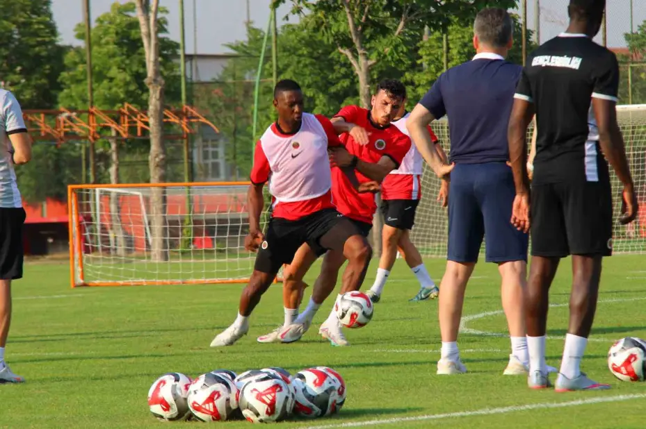 Gençlerbirliği, yeni sezon hazırlıklarını basına açtı