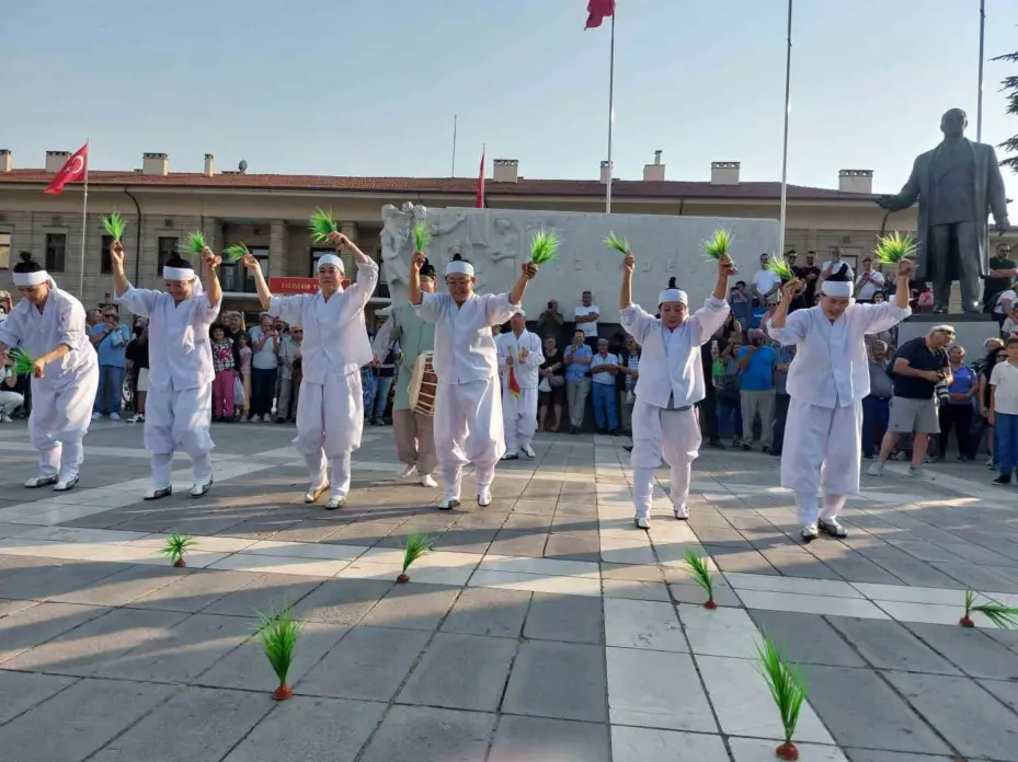 Vilayet Meydanı’nda 6 farklı ülkeden görsel şölen