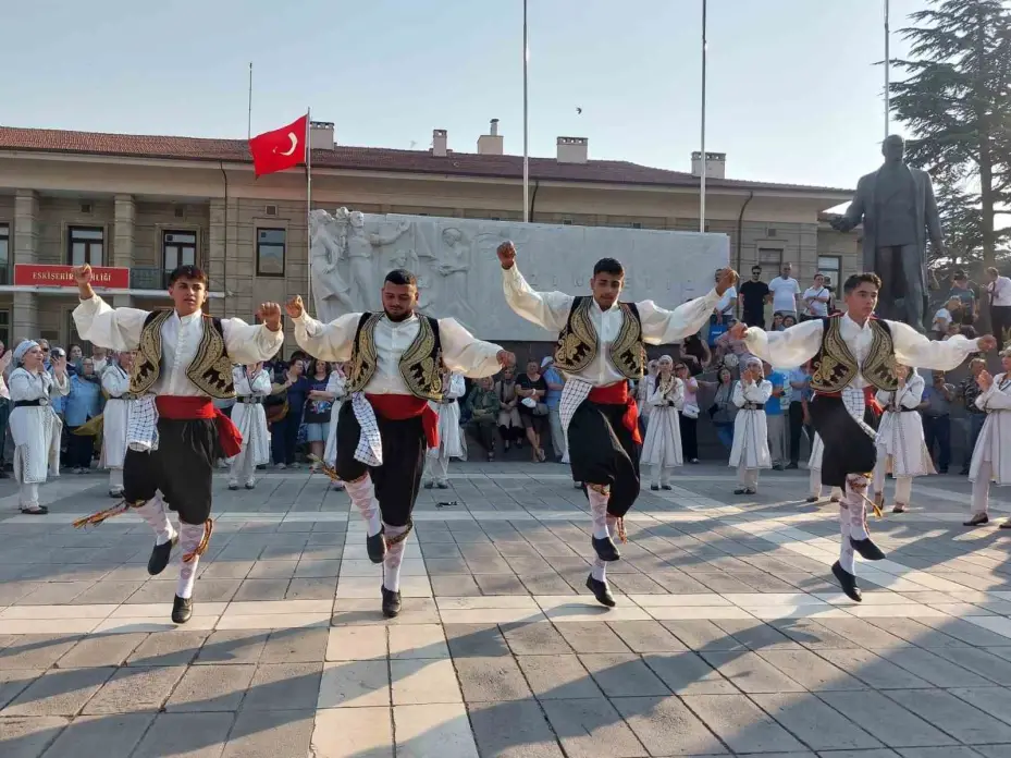 Vilayet Meydanı’nda 6 farklı ülkeden görsel şölen