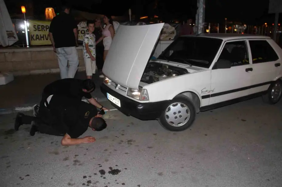 Konya’da otomobilin jantına girerek sıkışan yılanı itfaiye çıkardı