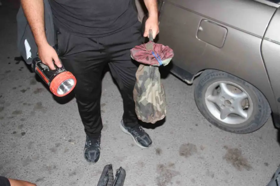 Konya’da otomobilin jantına girerek sıkışan yılanı itfaiye çıkardı