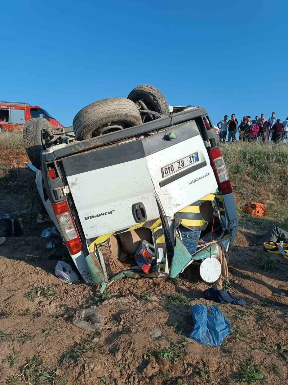Konya’da tarım işçilerini taşıyan minibüs devrildi: 15 yaralı