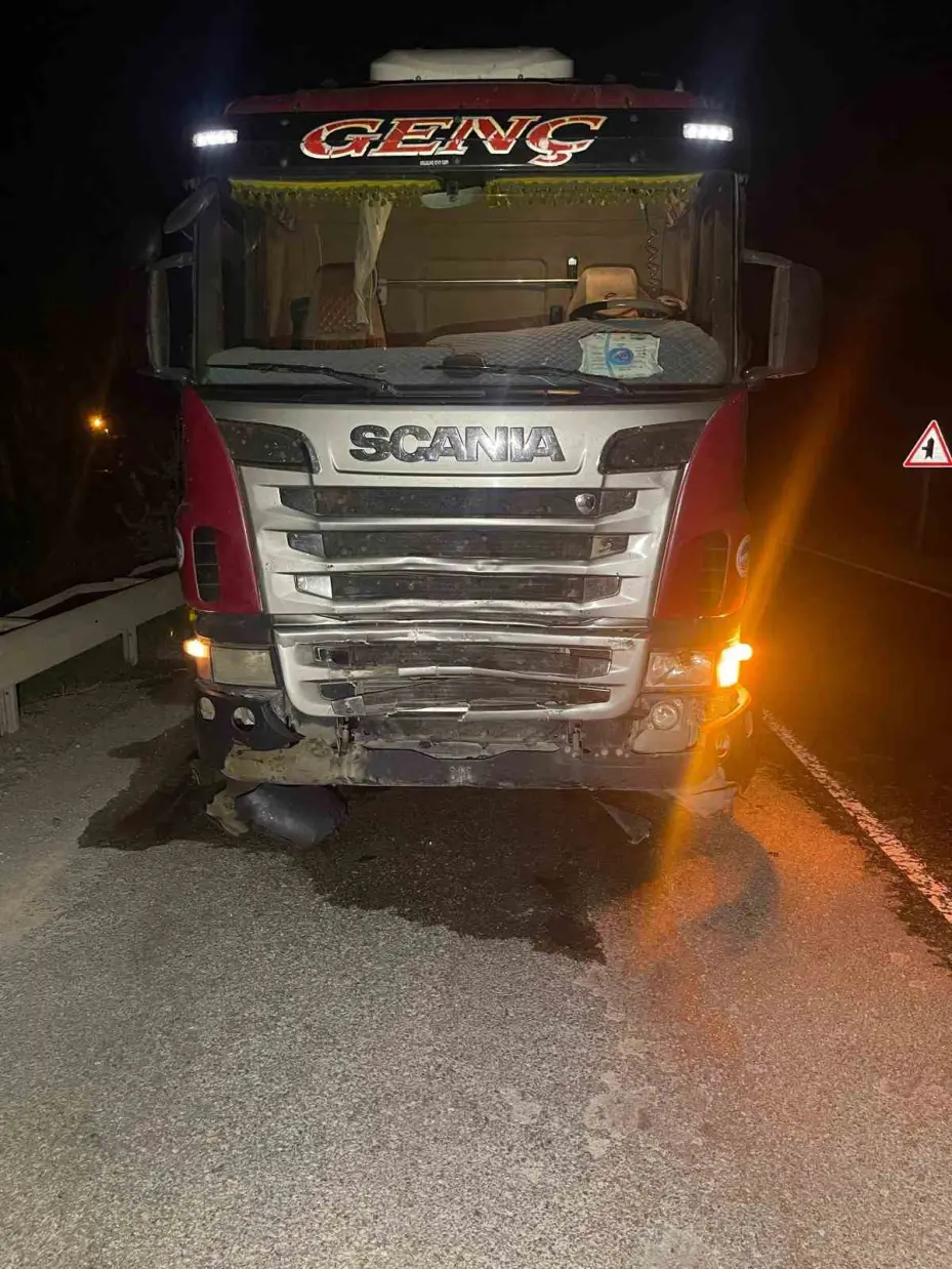 Ankara’da çekici ile çarpışan motosiklet sürücüsü öldü, yolcu ağır yaralı