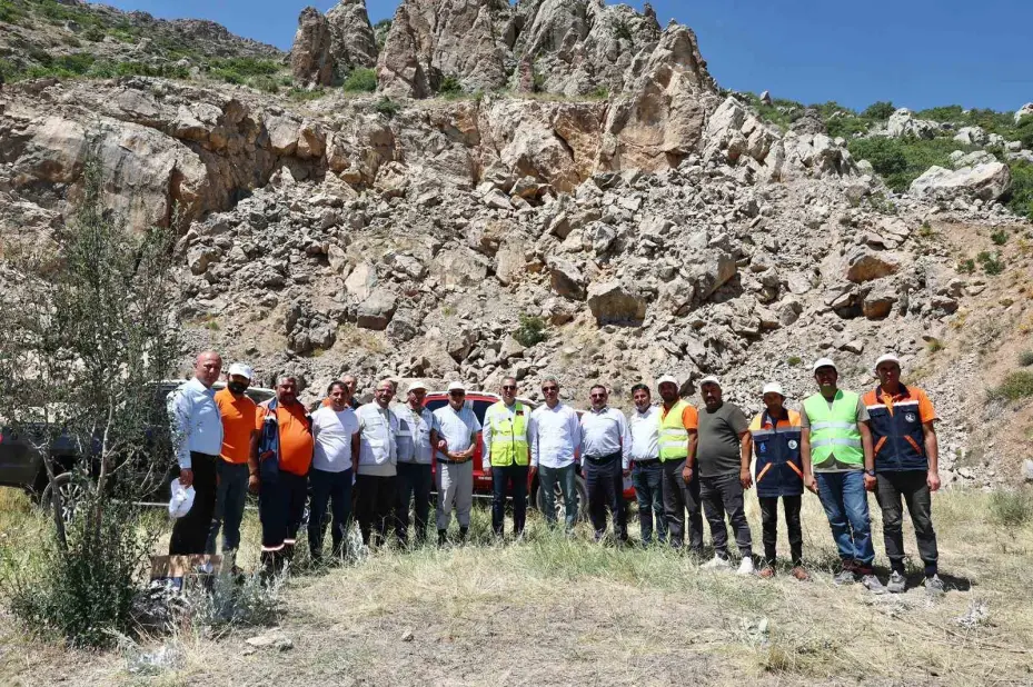 Tecer taş ocağı 25 yıl sonra faaliyetlerine başladı