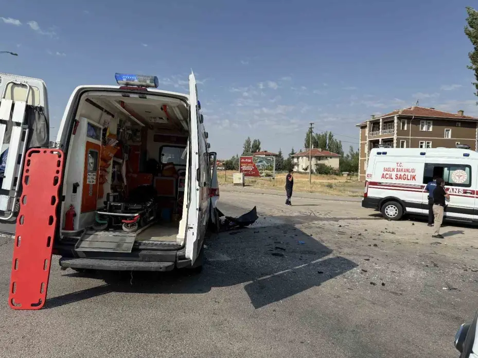 Ankara’da tır ile ambulans çarpıştı: 5 yaralı