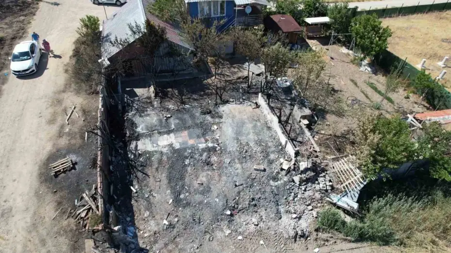 Kül olan evlerinden kalan tek şey Kur’an-ı Kerim