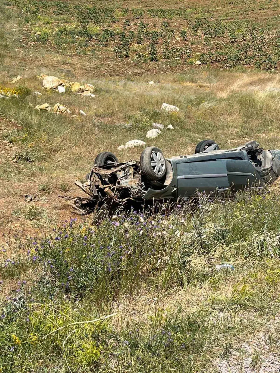 Otomobil şarampole uçtu, 1’i ağır 2 yaralı