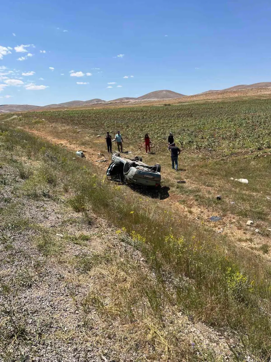 Otomobil şarampole uçtu, 1’i ağır 2 yaralı