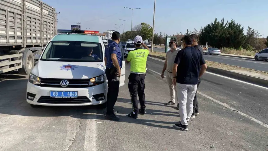 Aksaray’da kamyon otomobile arkadan çarptı: 2 yaralı