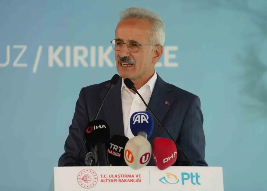 Bakan Uraloğlu: "PTT, bir dünya markası olma yolunda"