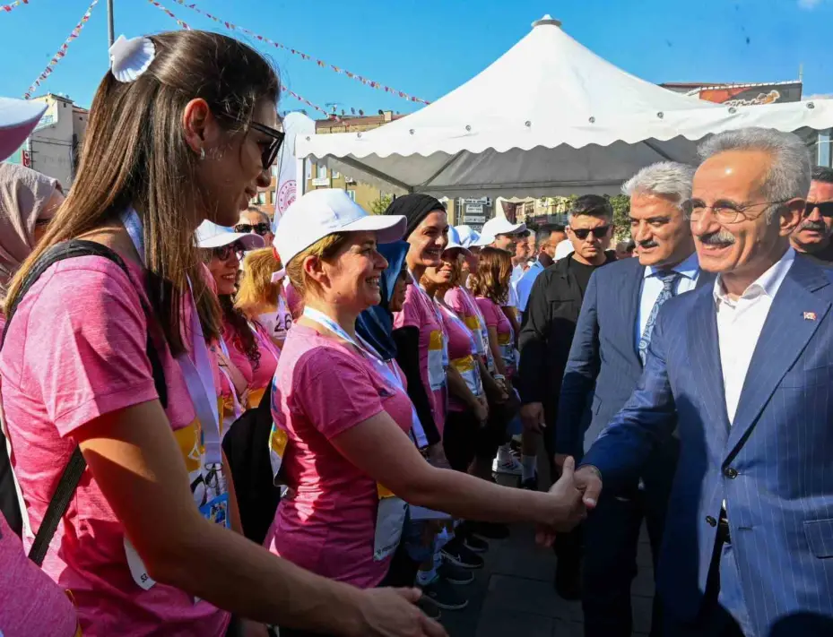 Bakan Uraloğlu: "PTT, bir dünya markası olma yolunda"