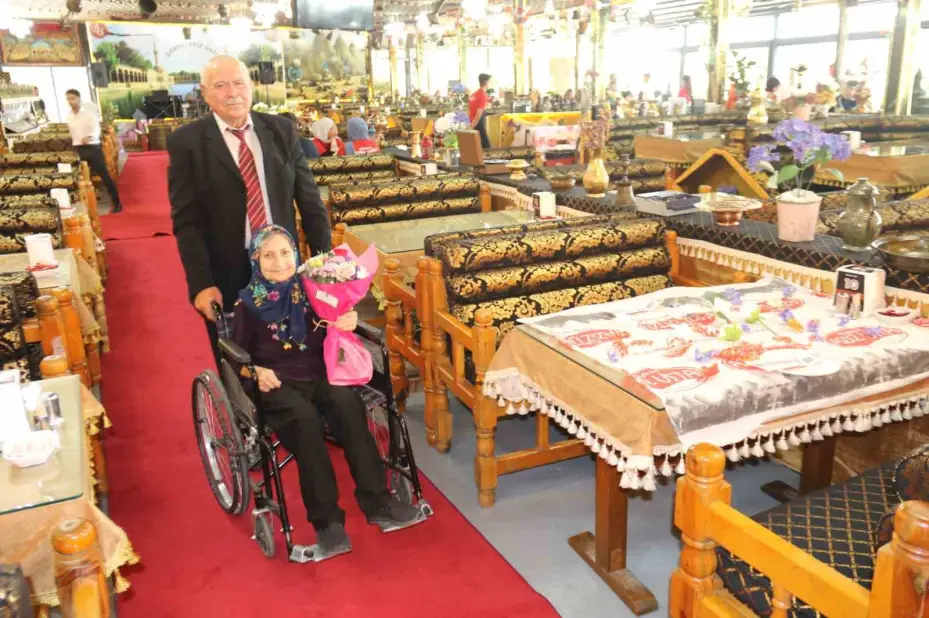 Eskişehirli çift 54 yıldır bütün zorlukları el ele atlatıp aşklarını ilk günkü gibi yaşıyor
