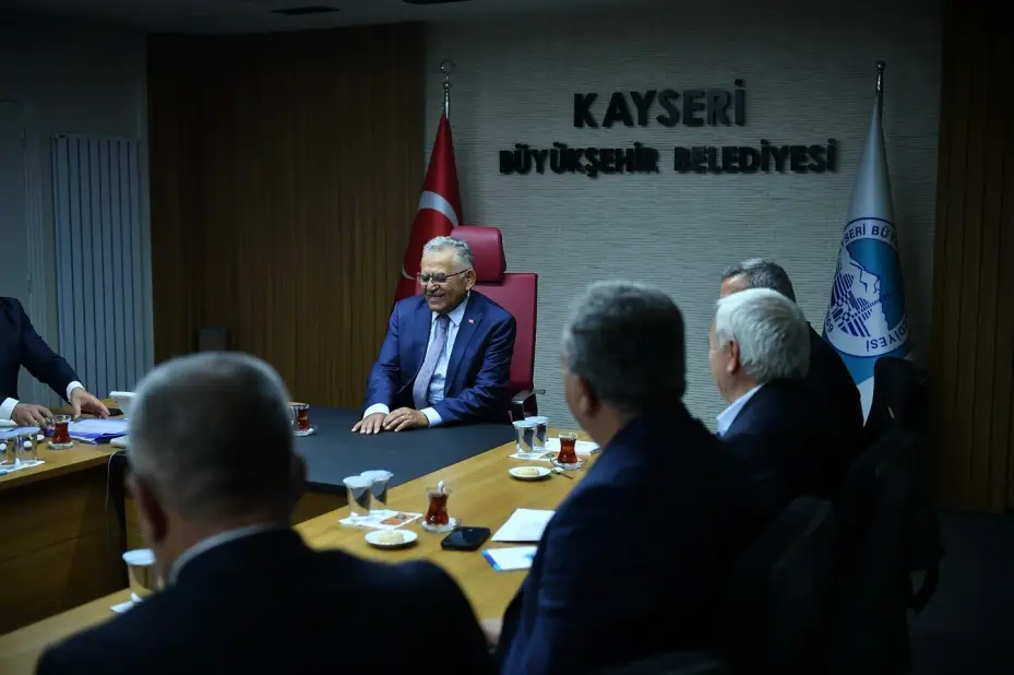 Başkan Büyükkılıç’tan 5 ilçe belediye başkanı ile ‘yatırım’ zirvesi