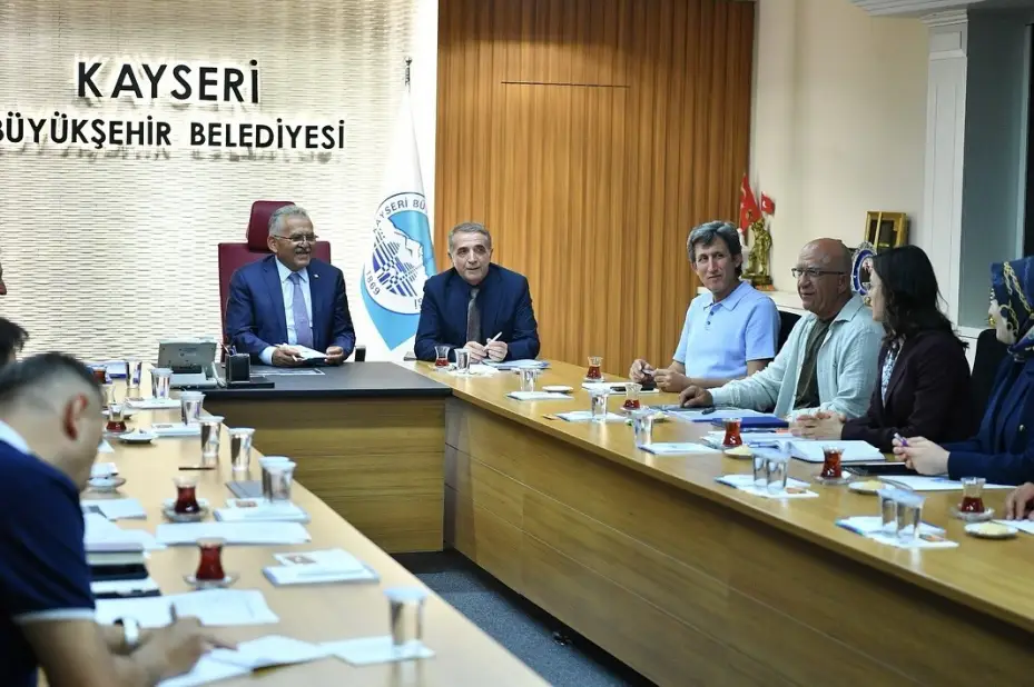 Başkan Büyükkılıç’tan 5 ilçe belediye başkanı ile ‘yatırım’ zirvesi