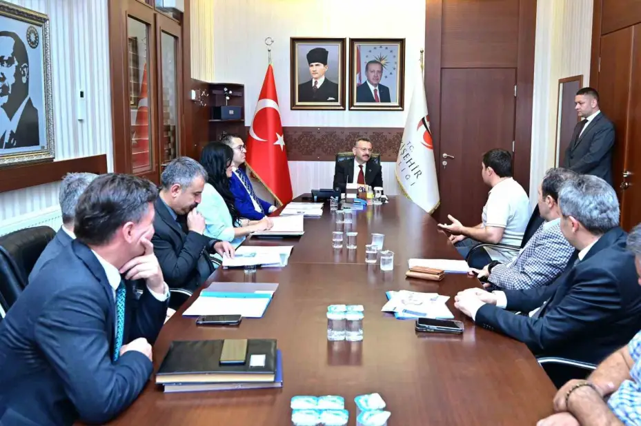 Vali Aksoy, vatandaşların taleplerini dinledi