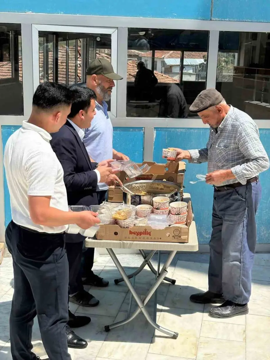 Özükavak beldesinde aşure ikramı yapıldı