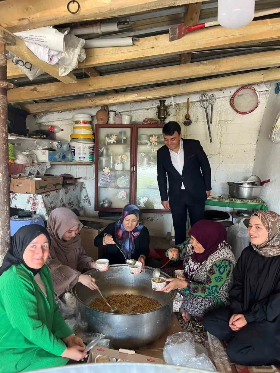Özükavak beldesinde aşure ikramı yapıldı