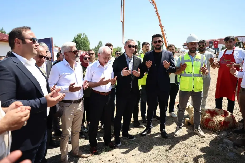 Sivas’ta açık termal havuzlar için ilk beton atıldı