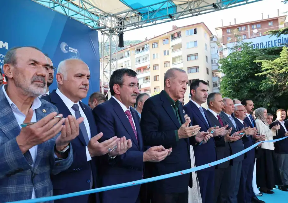 Cumhurbaşkanı Erdoğan: "Ankara’mızı hak ettiği ihtişama kavuşturmak için gece gündüz demeden çalışıyoruz"