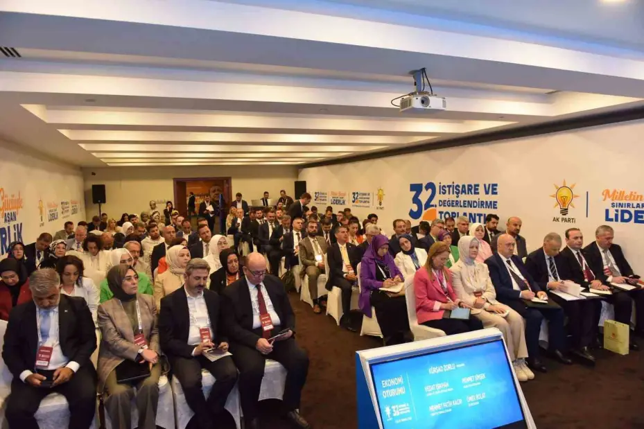 AK Parti 32. İstişare ve Değerlendirme Toplantısı’nda ’Ortak Akıl Oturumları’ ile sorunlar masaya yatırılıyor