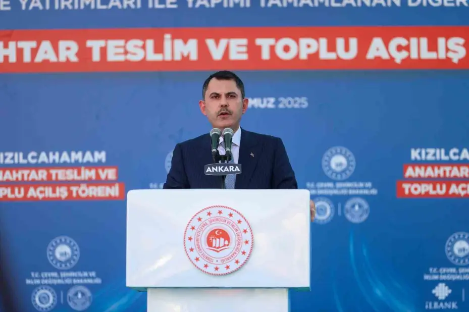 Bakan Kurum: "Bugün bir yandan deprem bölgesinde 250 bin konutu teslim edip, 453 bin hedefine koşarken, diğer taraftan 81 ilimizde on binlerce projeyi yapabilen büyük ve güçlü bir Türkiye var"