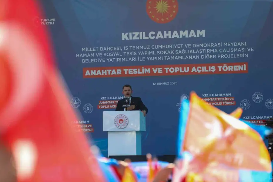 Bakan Kurum: "Bugün bir yandan deprem bölgesinde 250 bin konutu teslim edip, 453 bin hedefine koşarken, diğer taraftan 81 ilimizde on binlerce projeyi yapabilen büyük ve güçlü bir Türkiye var"