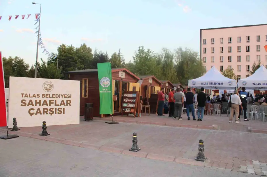 Talas’ta Sahaflar Çarşısı açıldı