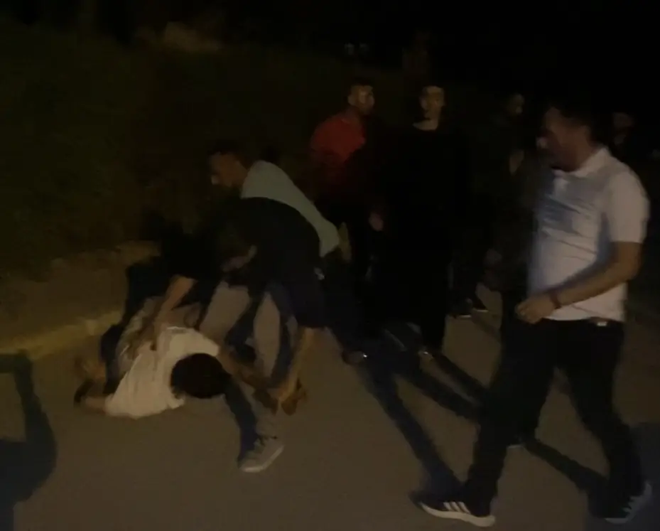 Eli bıçaklı genç polisin biber gazlı müdahalesiyle etkisiz hale getirildi