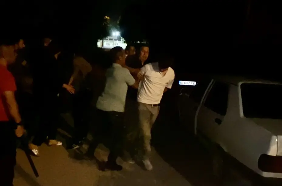 Eli bıçaklı genç polisin biber gazlı müdahalesiyle etkisiz hale getirildi
